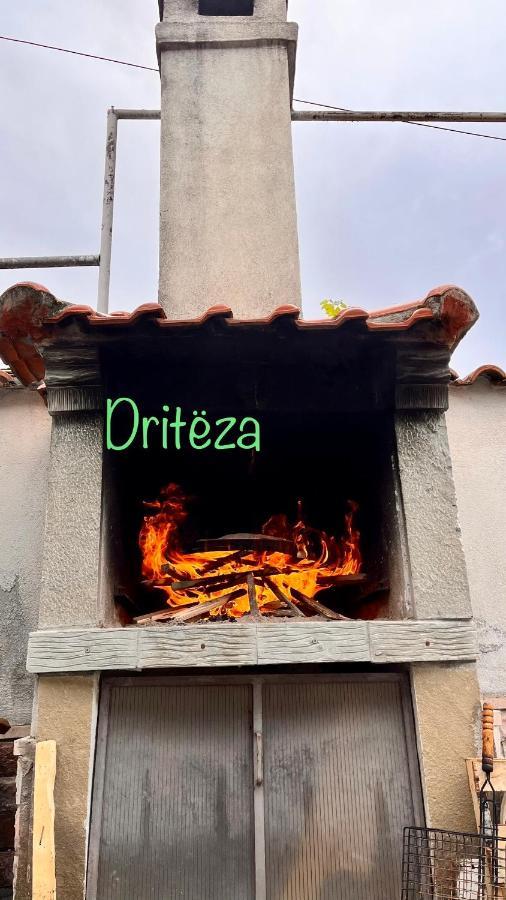 Driteza Hotel Korce Exterior photo